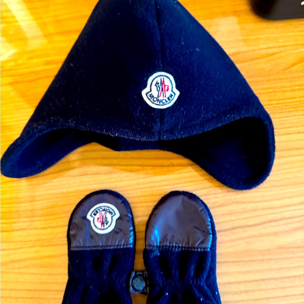 Infant Moncler hat and gloves